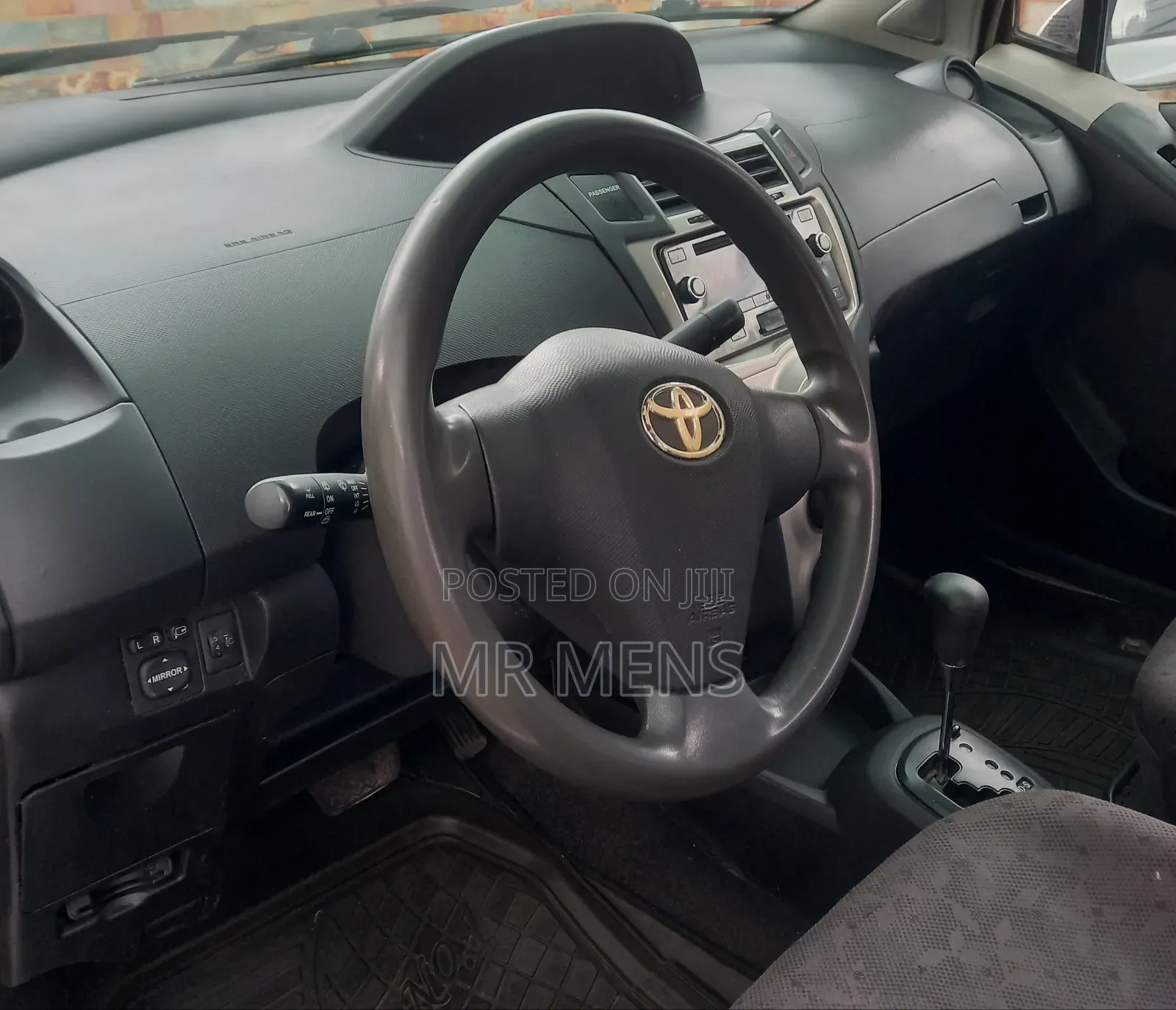 Toyota Vitz 2010 Silver