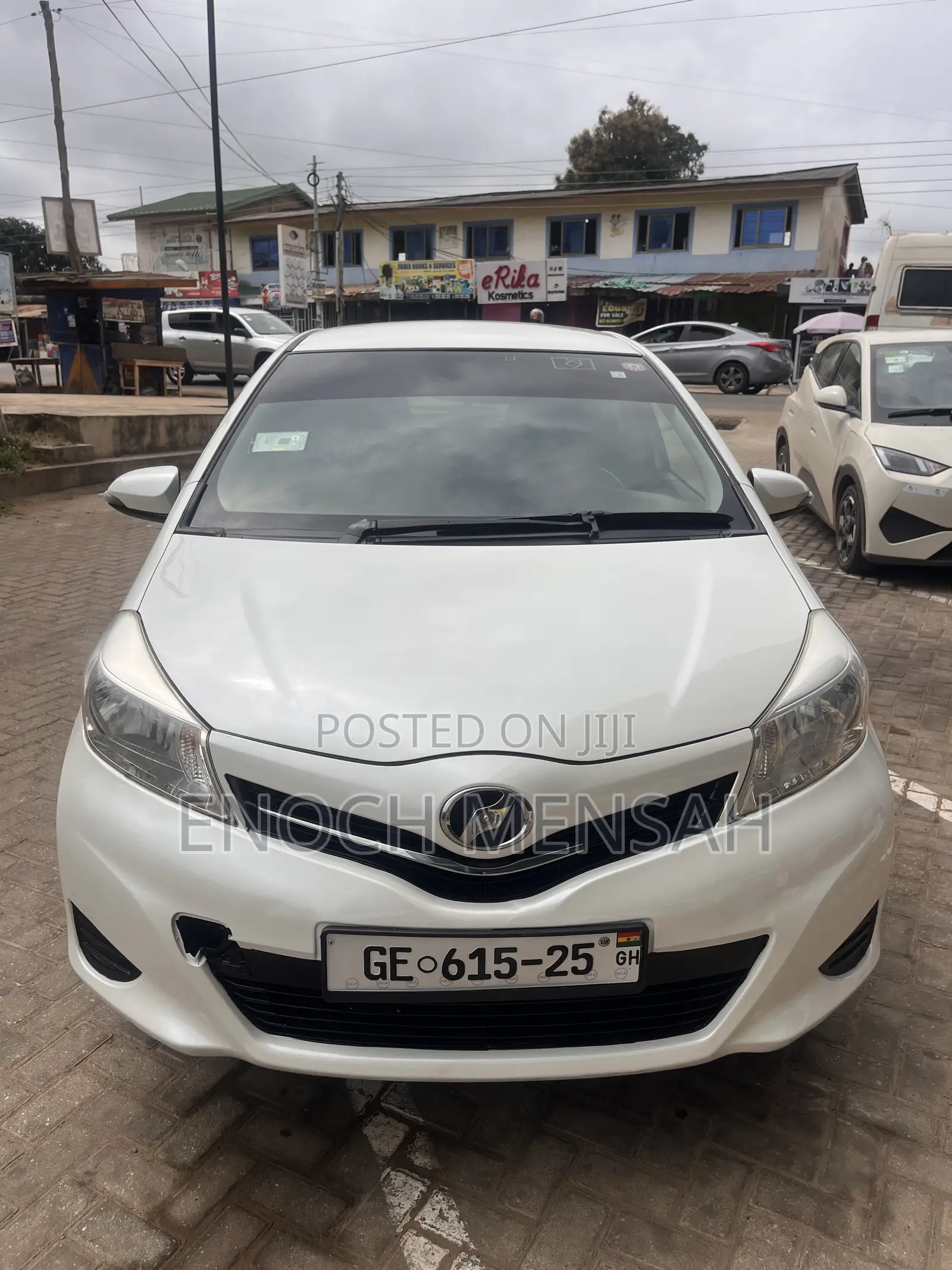 Toyota Vitz 1.3 AWD 5dr 2013 White