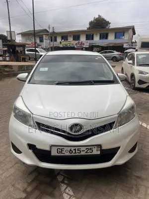 Toyota Vitz 1.3 AWD 5dr 2013 White