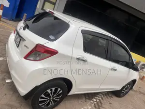 Toyota Vitz 1.3 AWD 5dr 2013 White