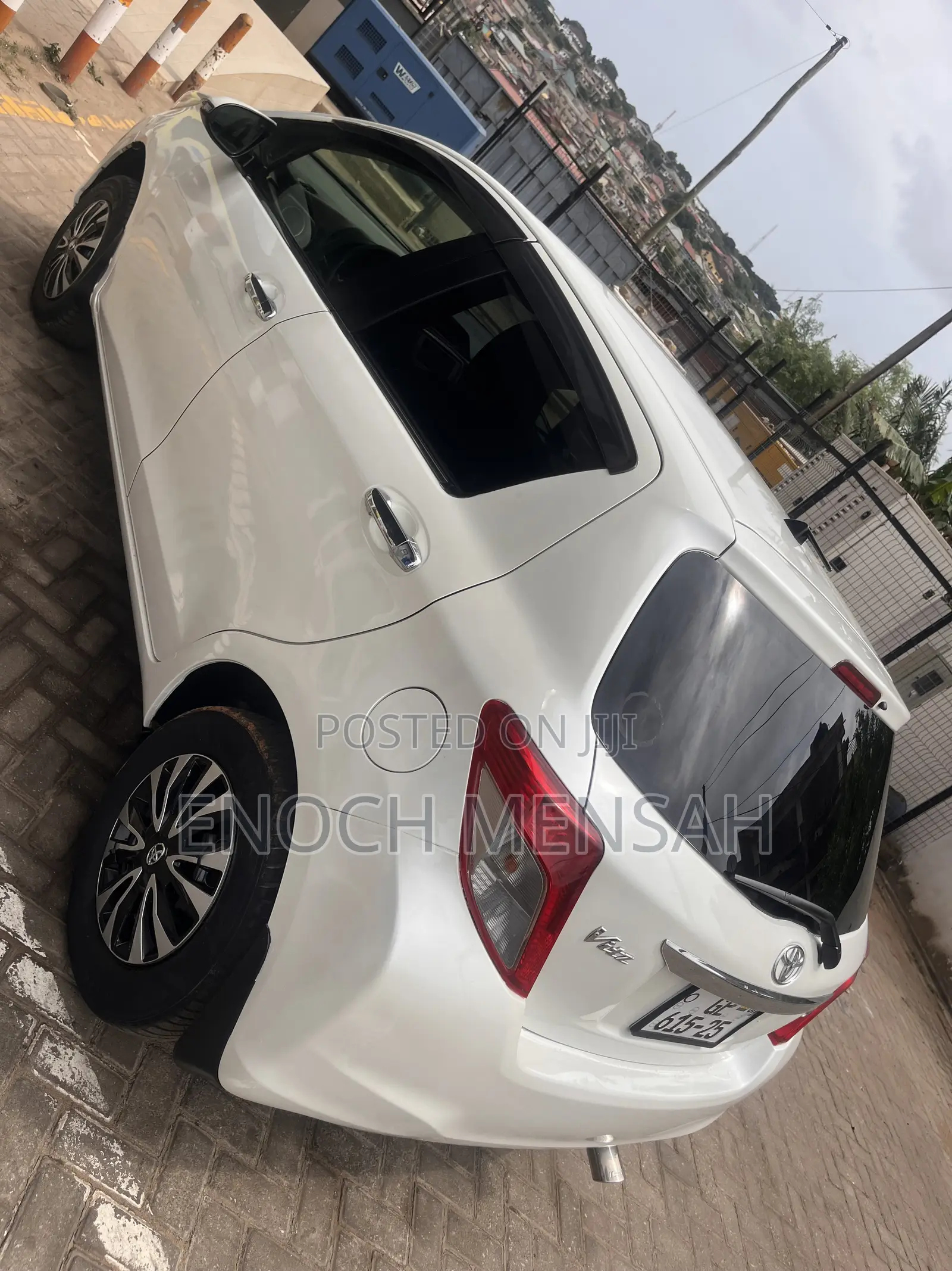 Toyota Vitz 1.3 AWD 5dr 2013 White