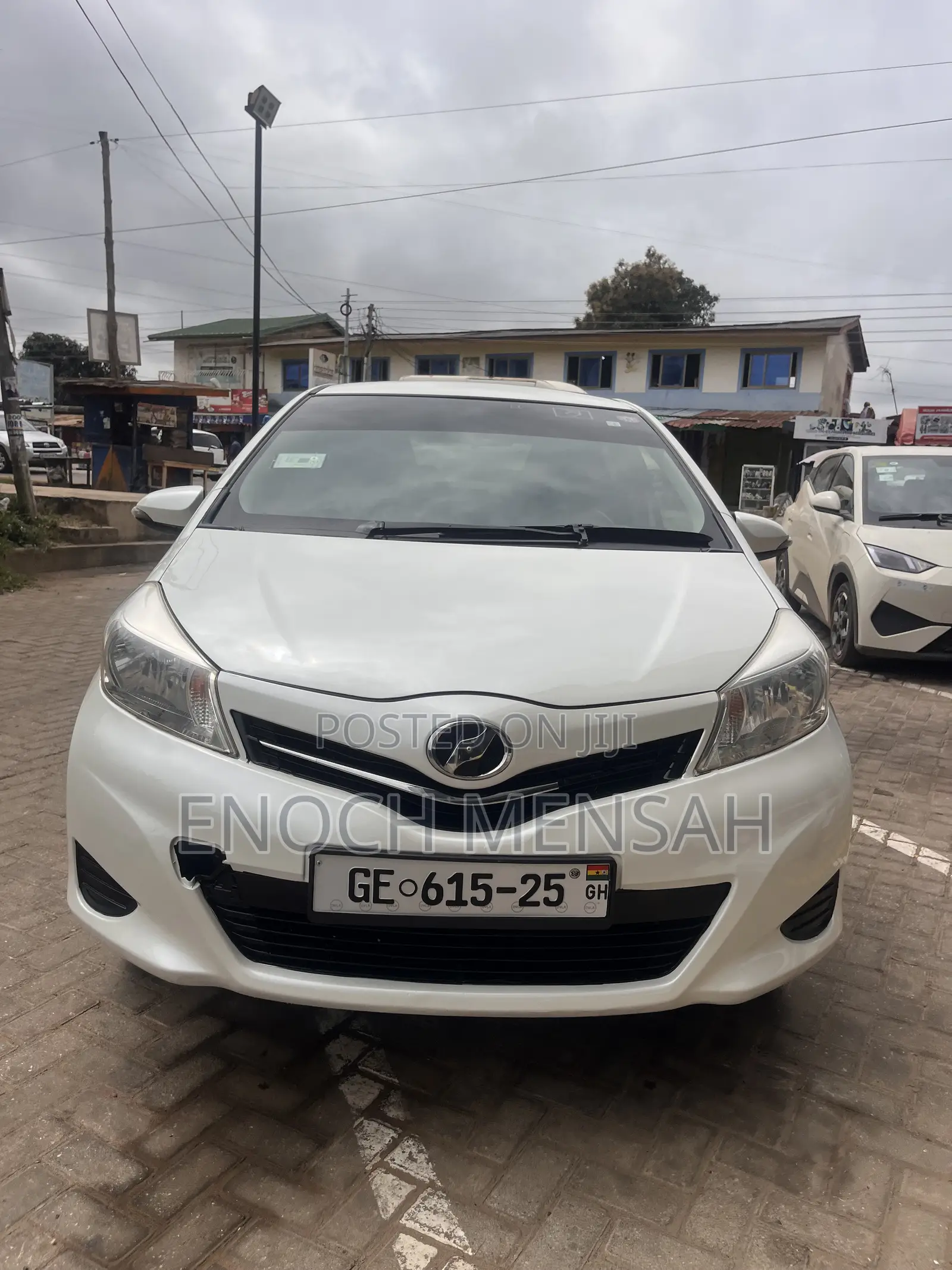 Toyota Vitz 1.3 AWD 5dr 2013 White