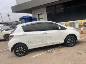 Toyota Vitz 1.3 AWD 5dr 2013 White