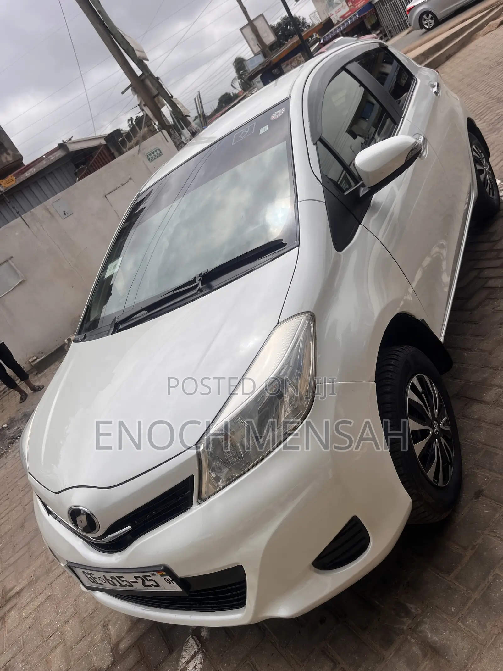Toyota Vitz 1.3 AWD 5dr 2013 White