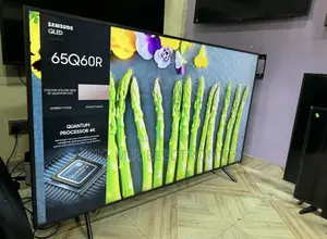 SAMSUNG 65 INCHES QLED TV. 2021 Model With Edgeless Screen/Body.