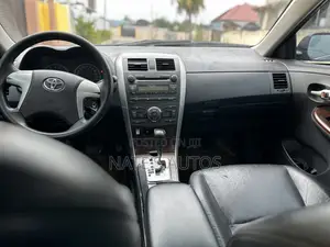 Toyota Corolla LE 4dr Sedan (1.8L 4cyl 4A) 2013 Black