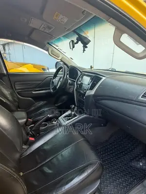 Mitsubishi L200 2020 Yellow