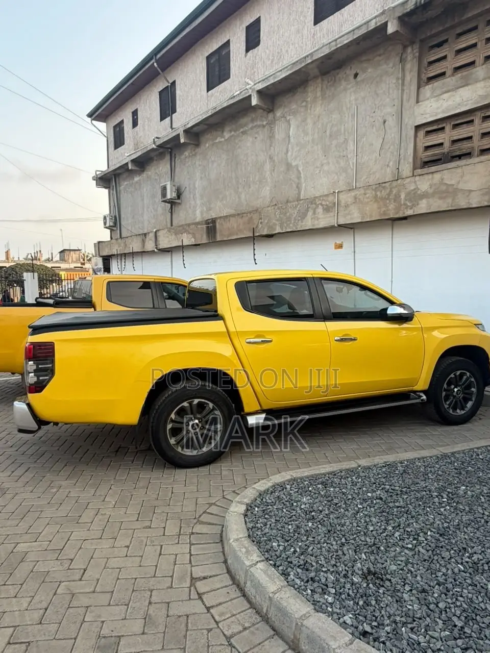 Mitsubishi L200 2020 Yellow