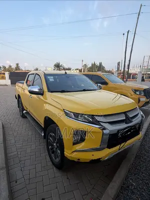 Mitsubishi L200 2020 Yellow