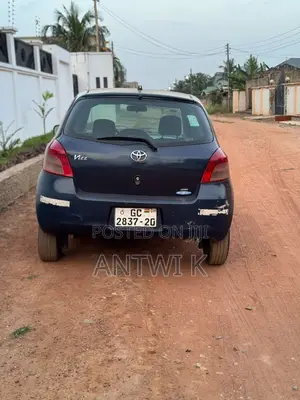 Toyota Vitz 2010 Black
