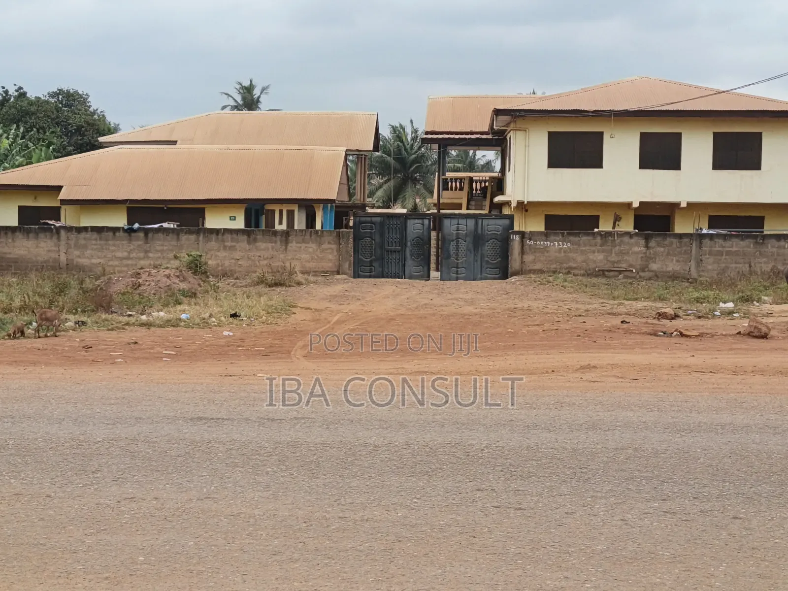12bdrm House in Dodowa Hospital, Main Station for sale