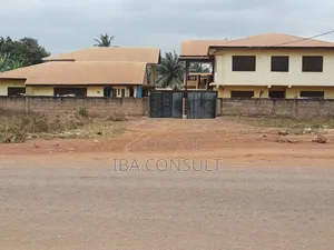 12bdrm House in Dodowa Hospital, Main Station for sale