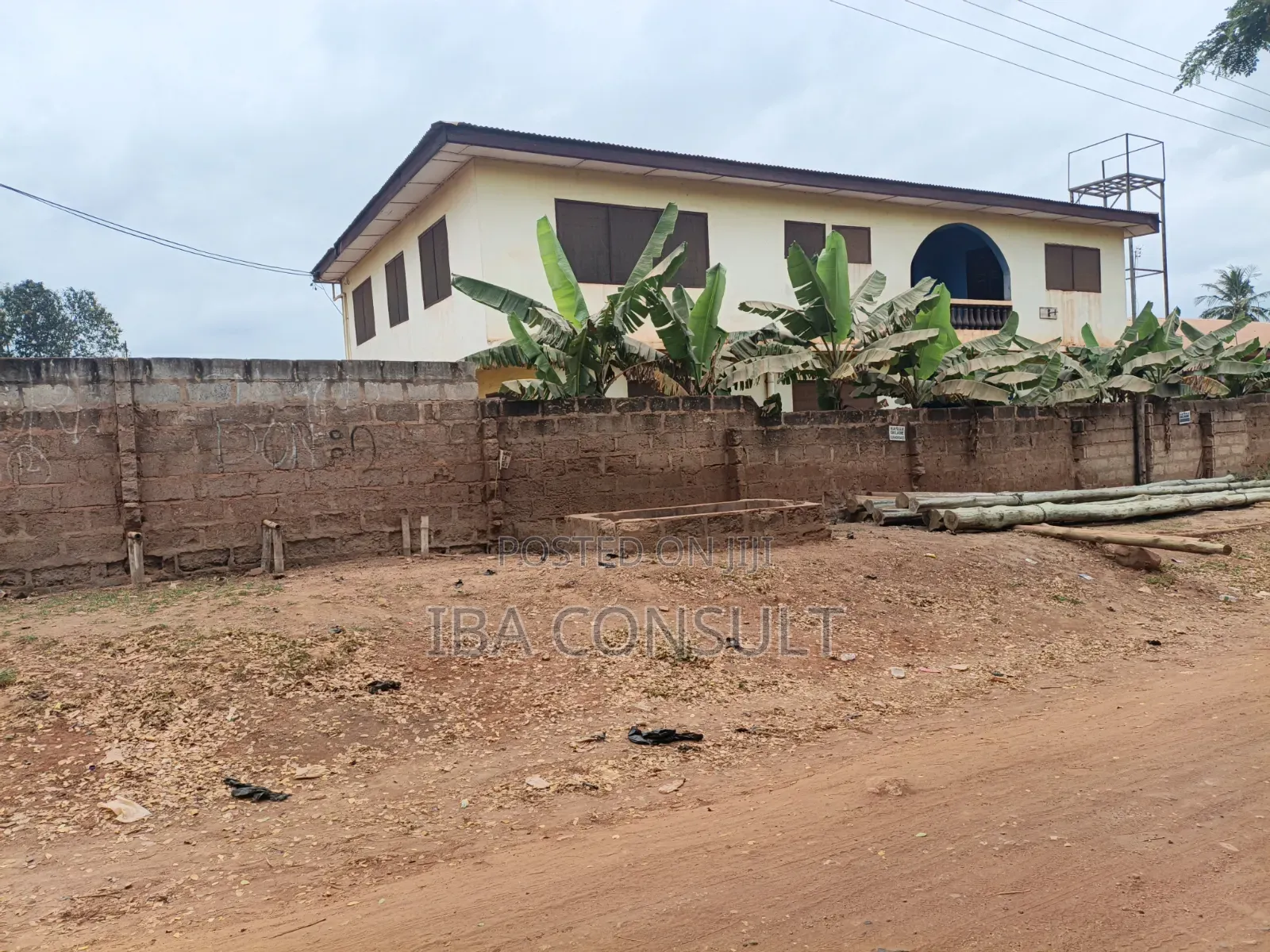 12bdrm House in Dodowa Hospital, Main Station for sale