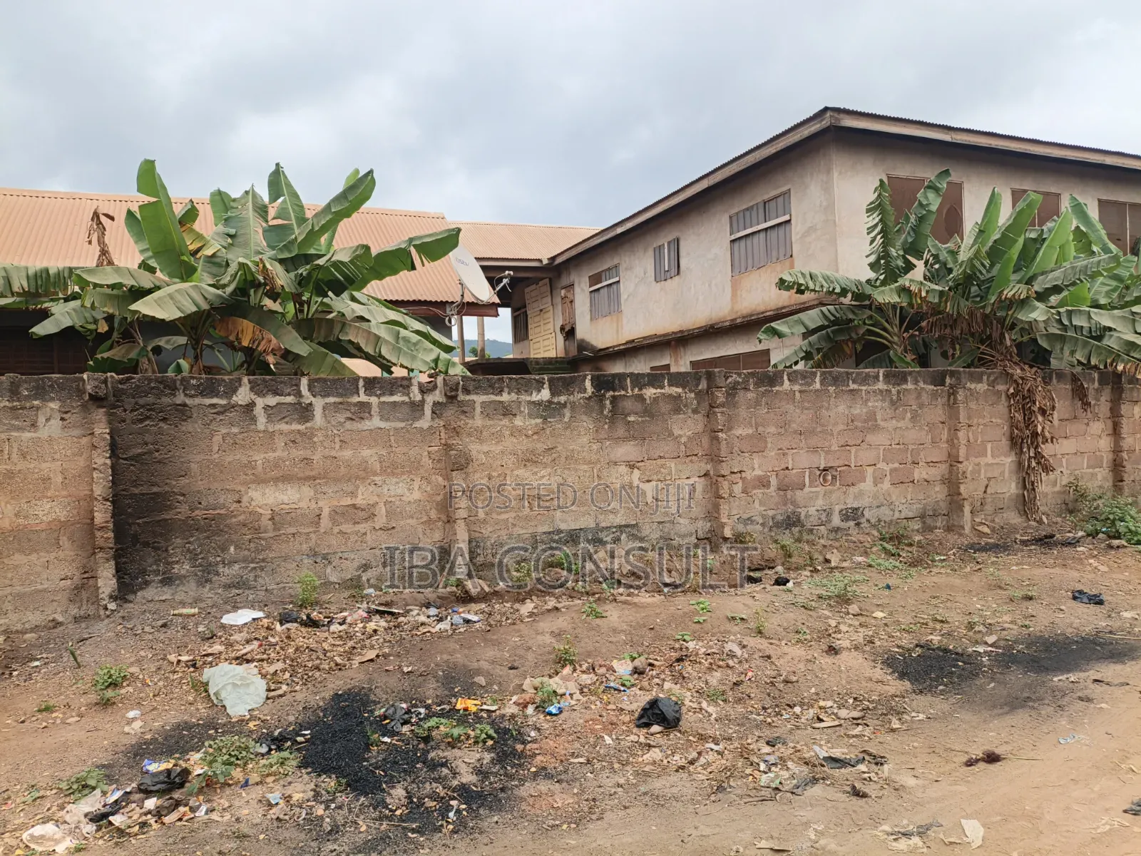 12bdrm House in Dodowa Hospital, Main Station for sale