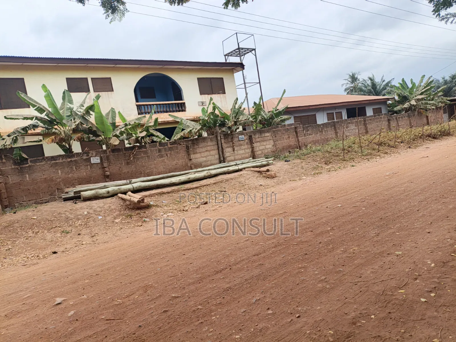 12bdrm House in Dodowa Hospital, Main Station for sale