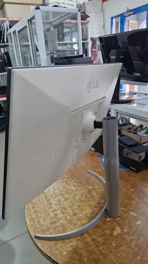 32" Class UltraFine UHD LED Monitor