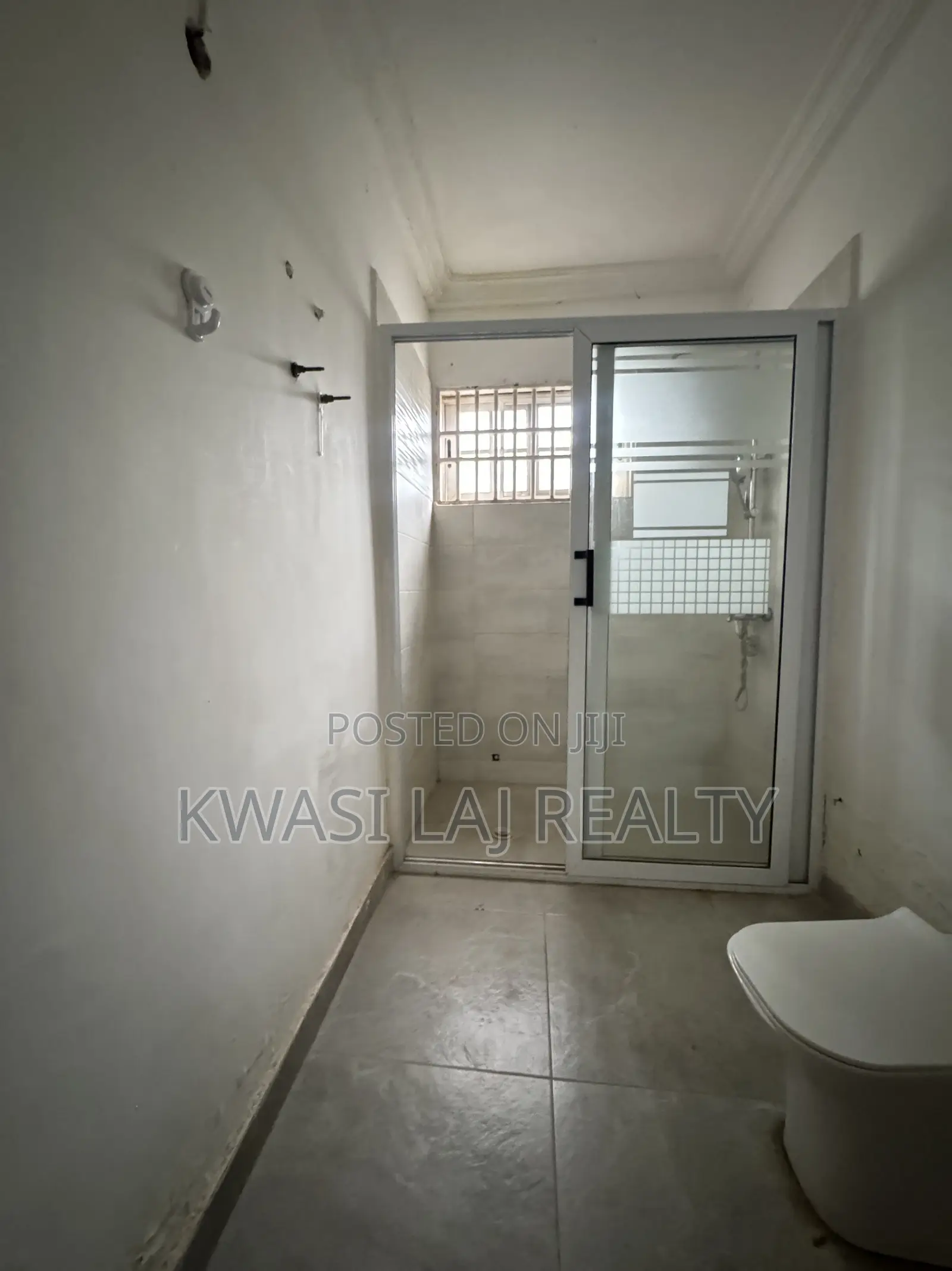 3bdrm Apartment in Whitecross, Weija for rent