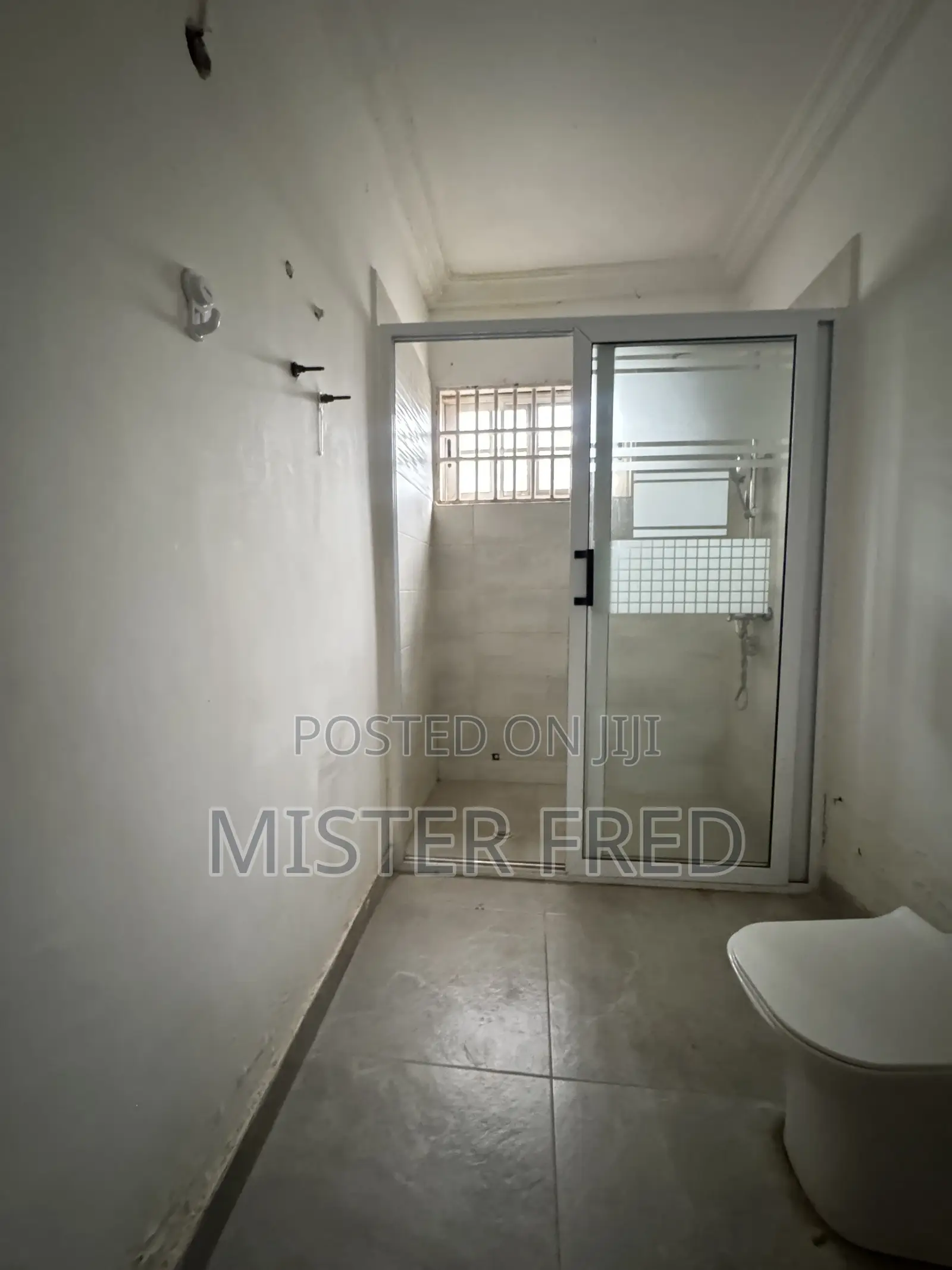3bdrm Apartment in Whitecross, Weija for rent