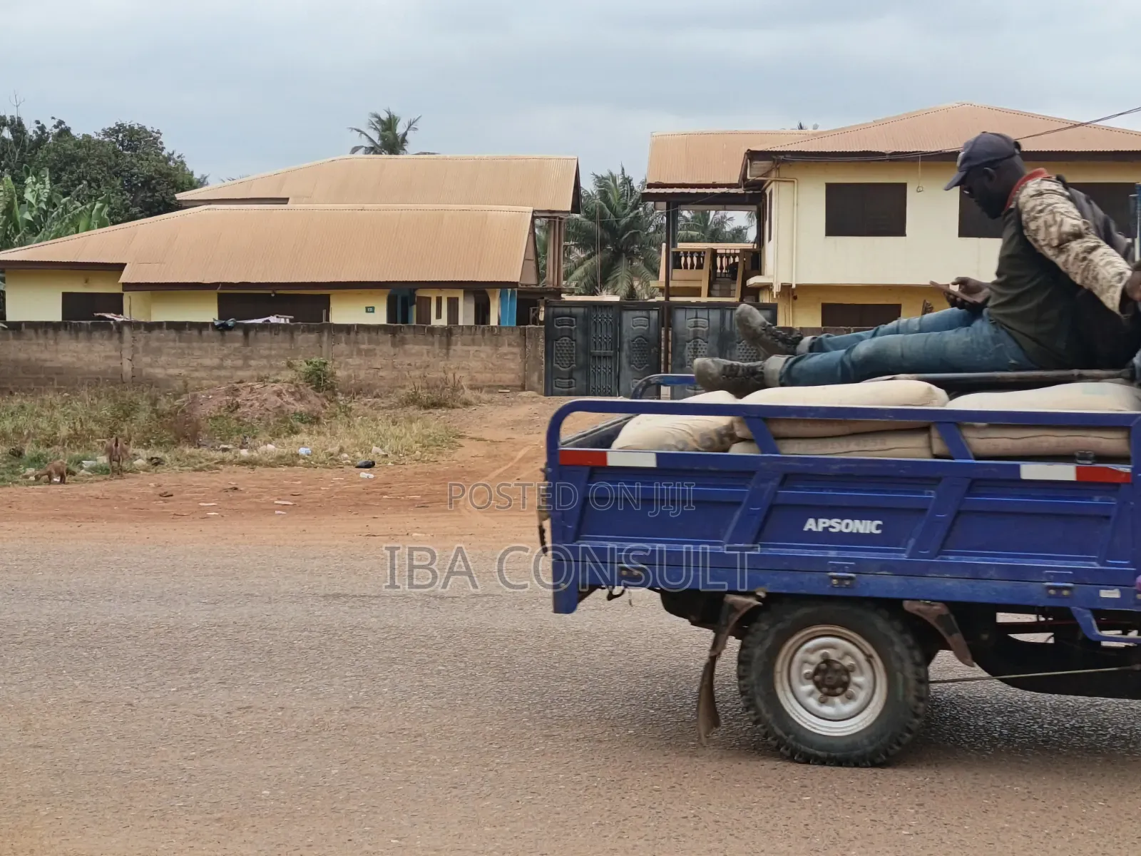12bdrm House in Dodowa Hospital, Main Station for sale