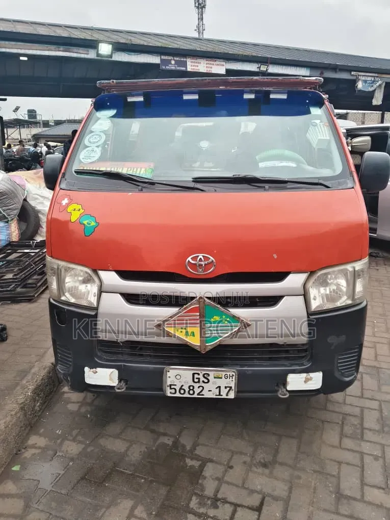 Toyota HiAce 2010 Red