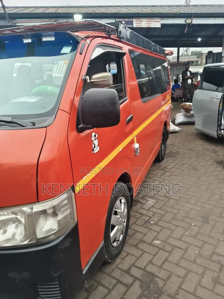 Toyota HiAce 2010 Red