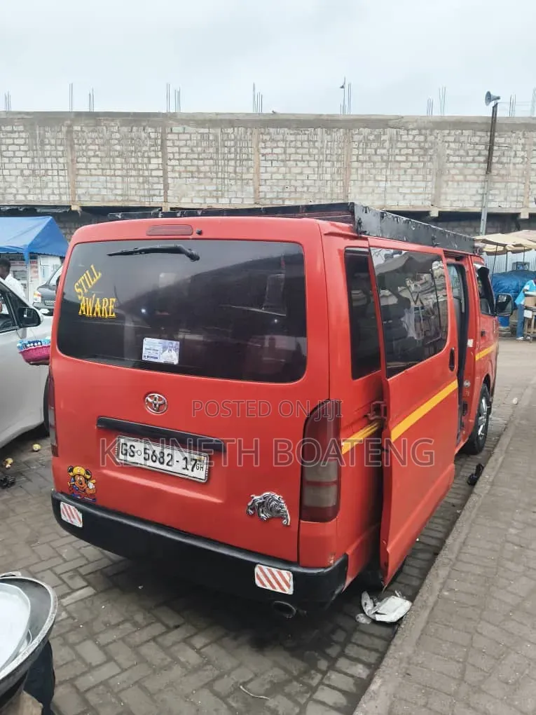 Toyota HiAce 2010 Red