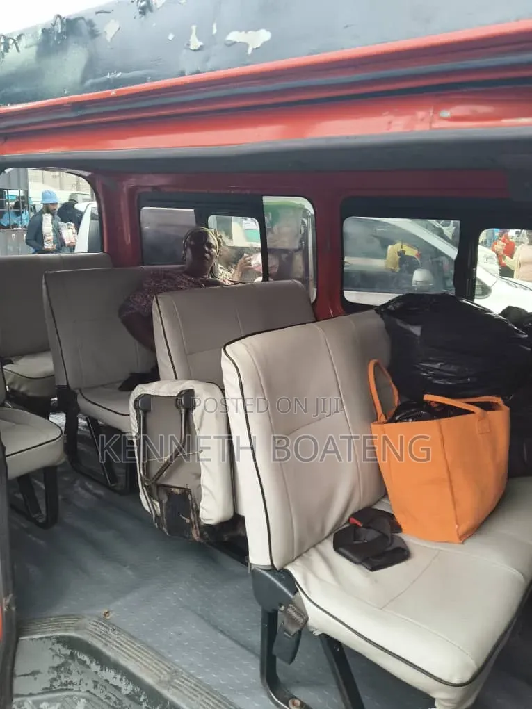 Toyota HiAce 2010 Red