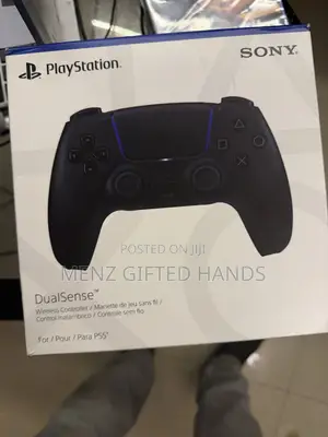 Ps5 Controller and 2games (Call of Duty and 2025 Fifa )