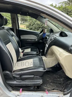 Toyota Belta 2010 Silver