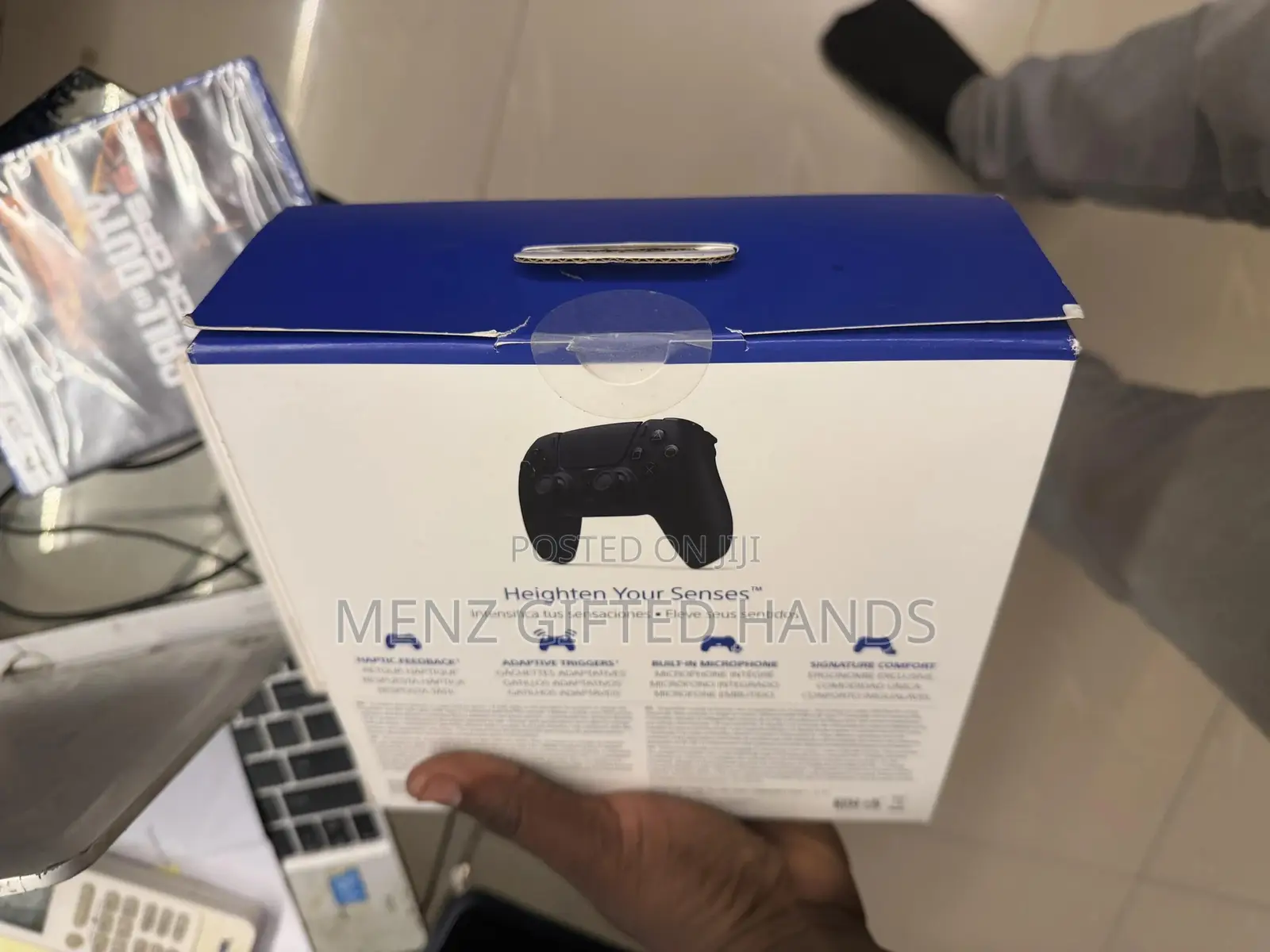 Ps5 Controller and 2games (Call of Duty and 2025 Fifa )
