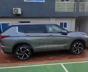 Mitsubishi Outlander 2024 Gray