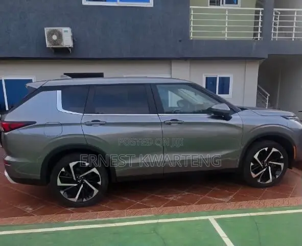 Mitsubishi Outlander 2024 Gray