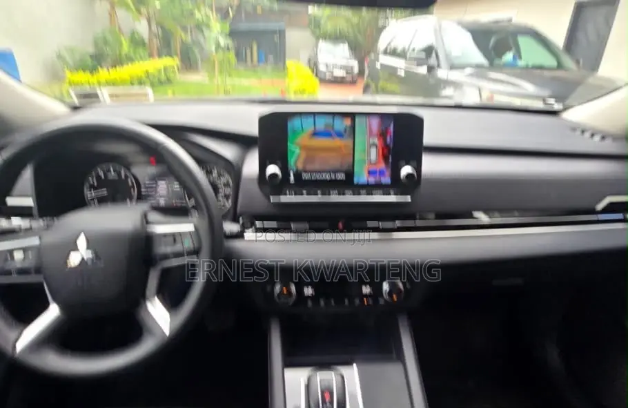 Mitsubishi Outlander 2024 Gray