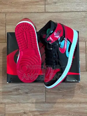 Jordan 1 Retro High OG Sneakers Available (Location: Adum Kumasi)