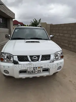 Nissan Hardbody 2021 White