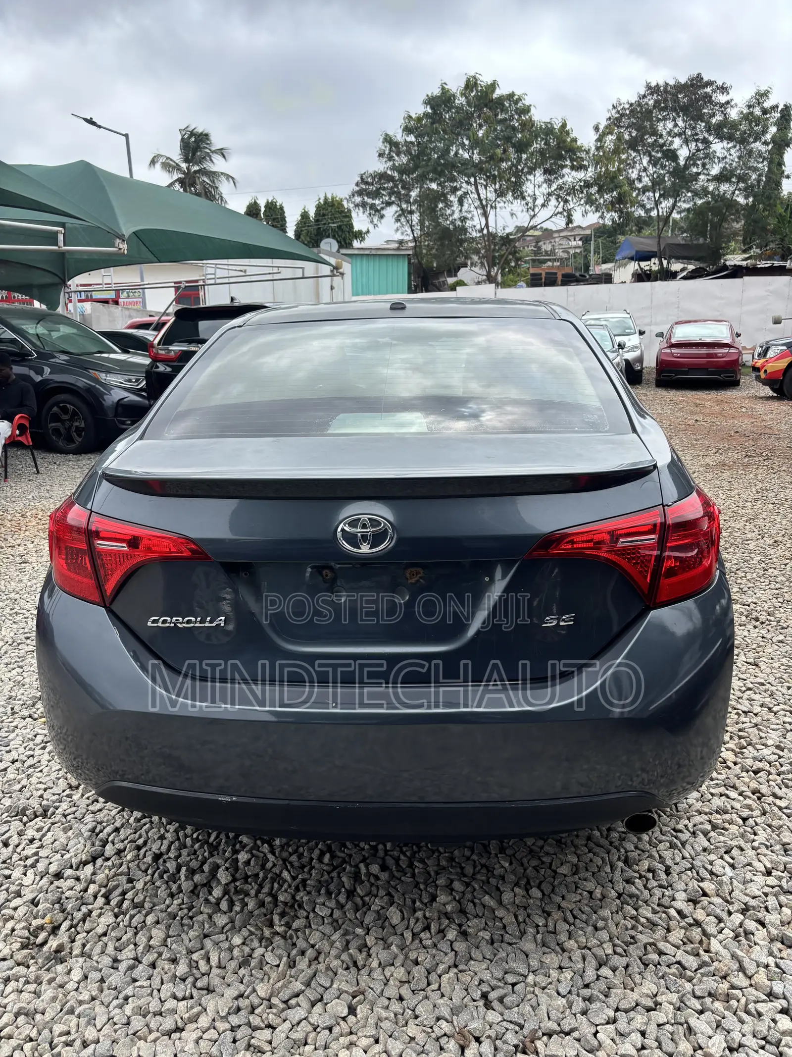 Toyota Corolla SE (1.8L 4cyl 2A) 2018 Gray