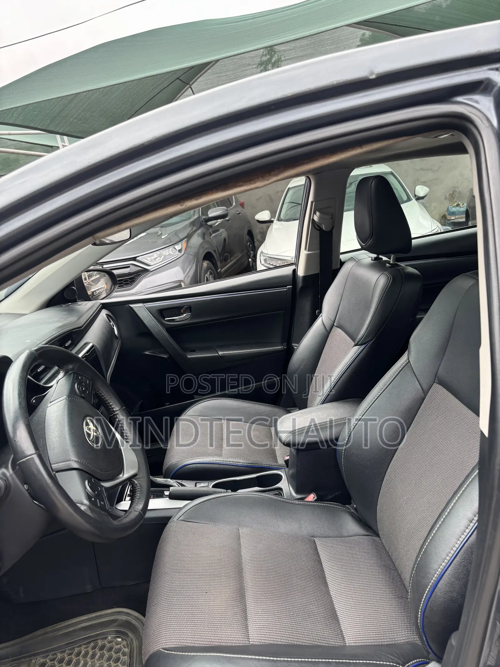Toyota Corolla SE (1.8L 4cyl 2A) 2018 Gray