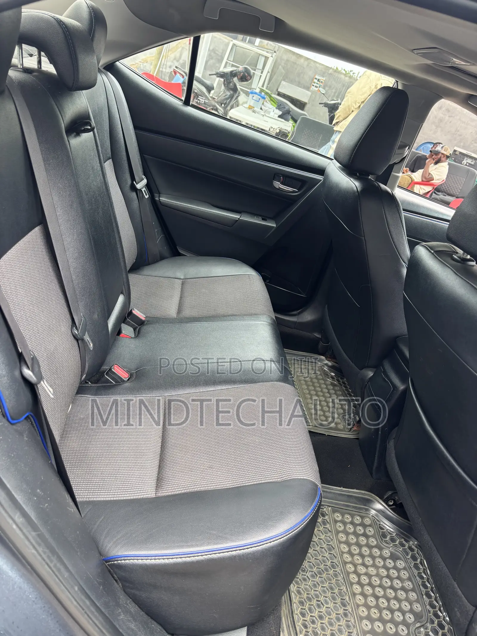 Toyota Corolla SE (1.8L 4cyl 2A) 2018 Gray
