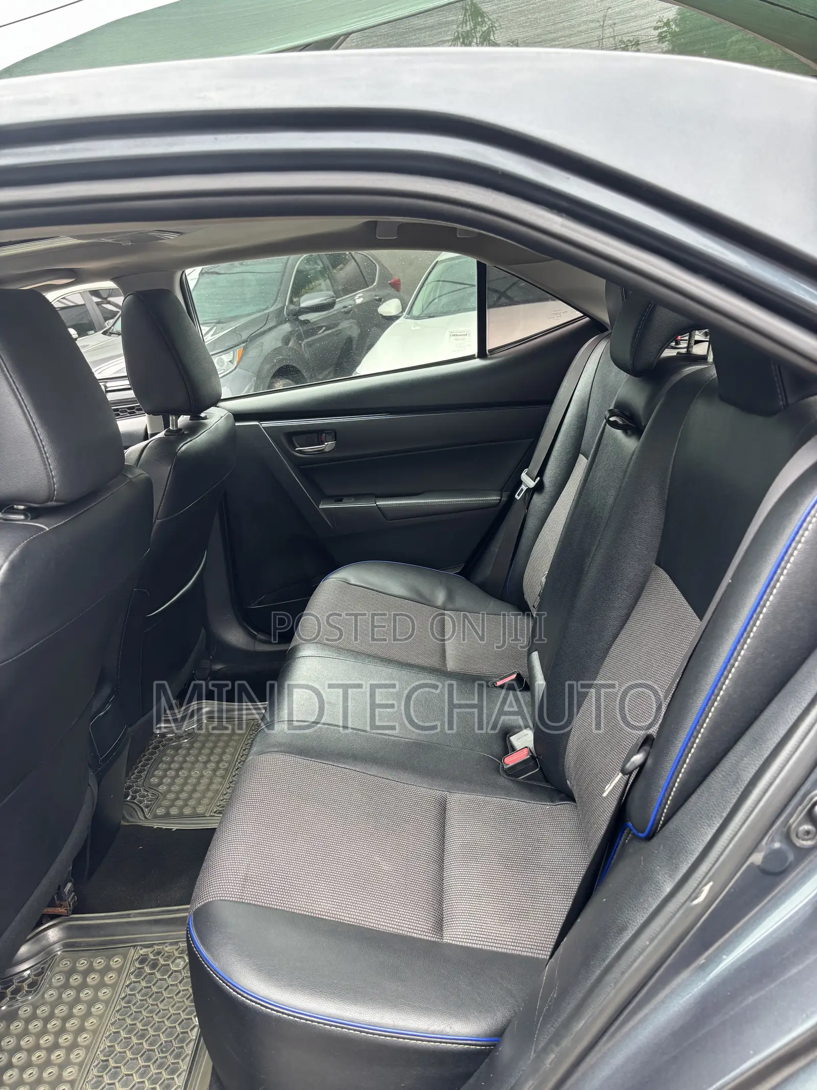 Toyota Corolla SE (1.8L 4cyl 2A) 2018 Gray