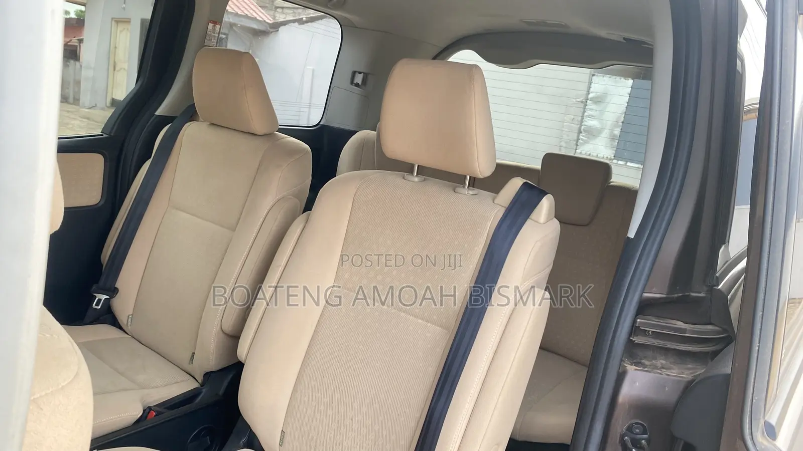 Toyota Noah 1.8 FWD Hybrid (7 seater) 2014 Gray