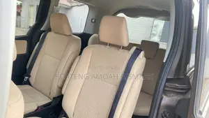 Toyota Noah 1.8 FWD Hybrid (7 seater) 2014 Gray