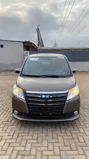 Toyota Noah 1.8 FWD Hybrid (7 seater) 2014 Gray