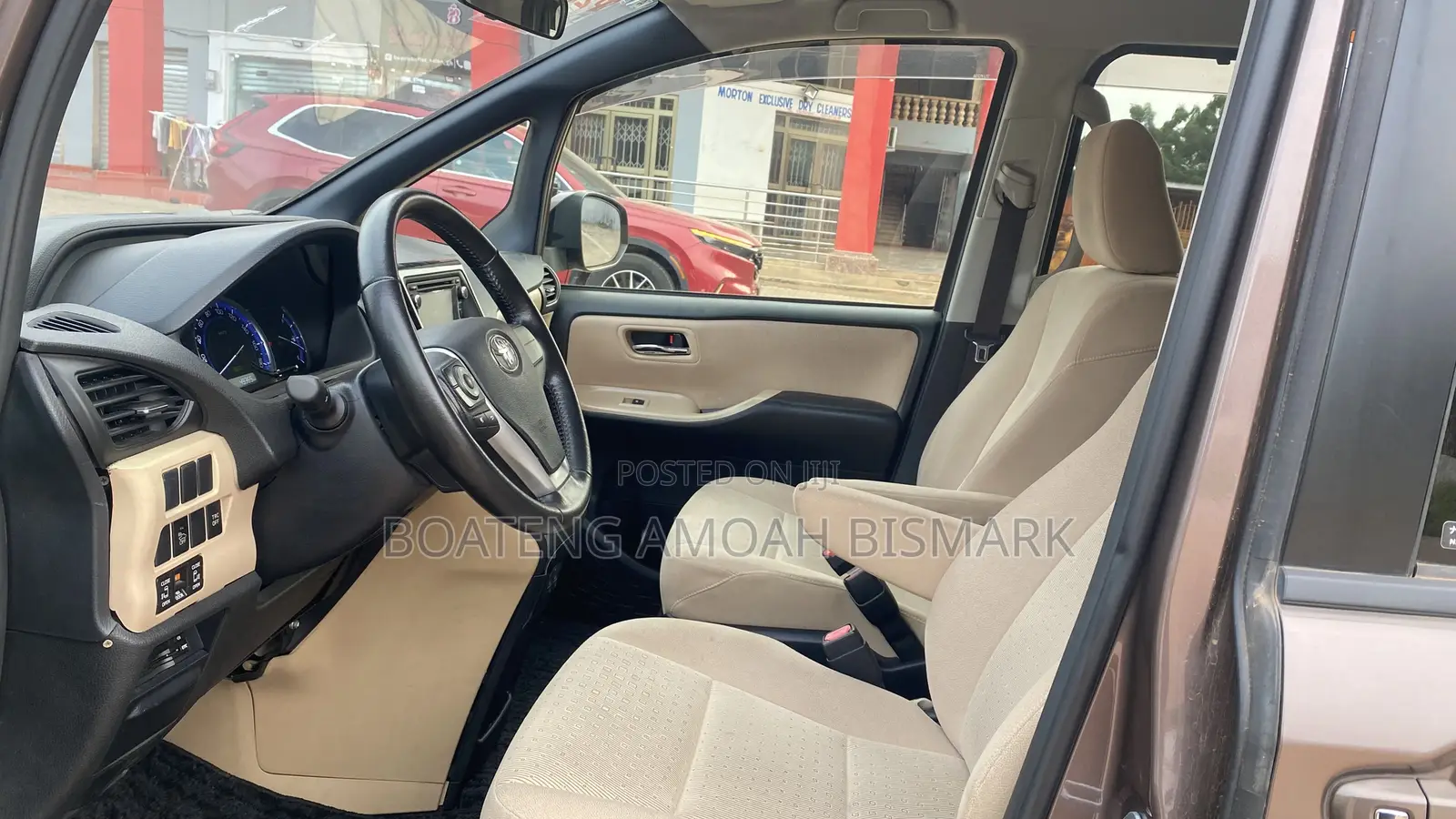 Toyota Noah 1.8 FWD Hybrid (7 seater) 2014 Gray