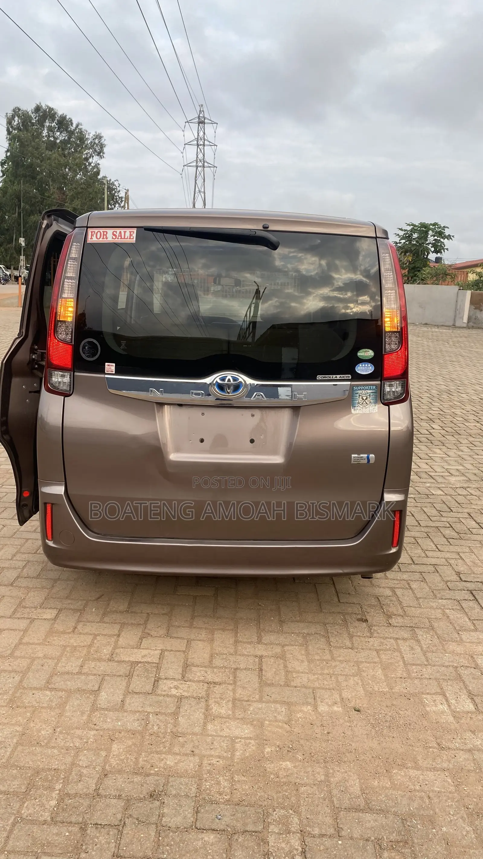 Toyota Noah 1.8 FWD Hybrid (7 seater) 2014 Gray