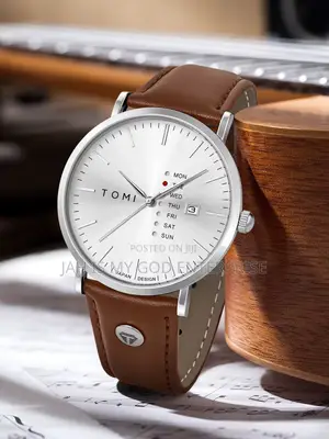 Tomi Trendy Men's Watch Quartz Business Watch With Leather Strap