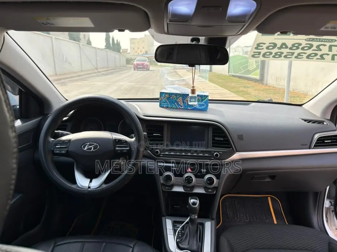 Hyundai Elantra 2019 White
