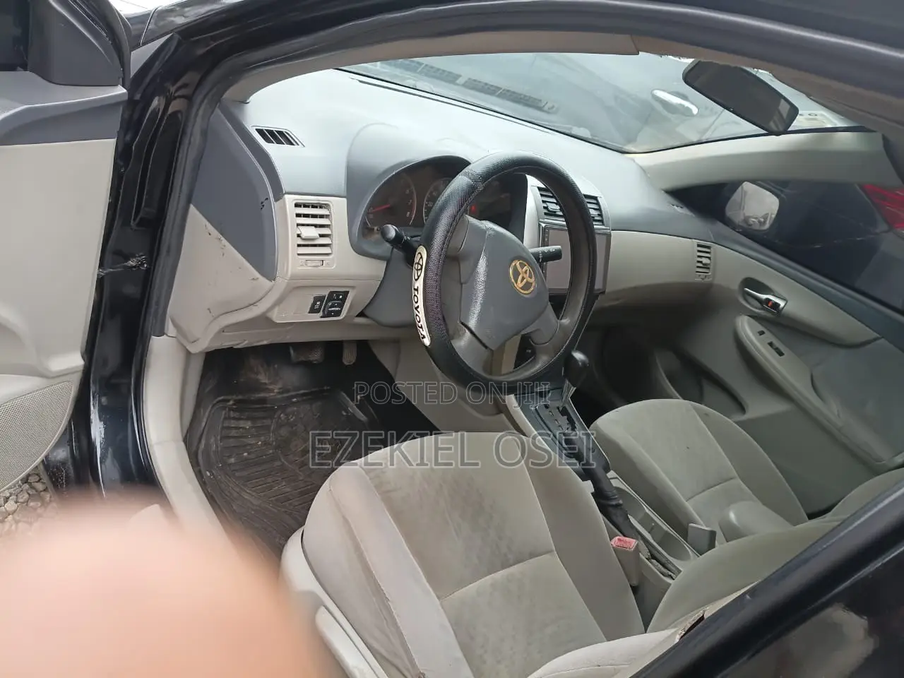 Toyota Corolla LE 4dr Sedan (1.8L 4cyl 4A) 2012 Black