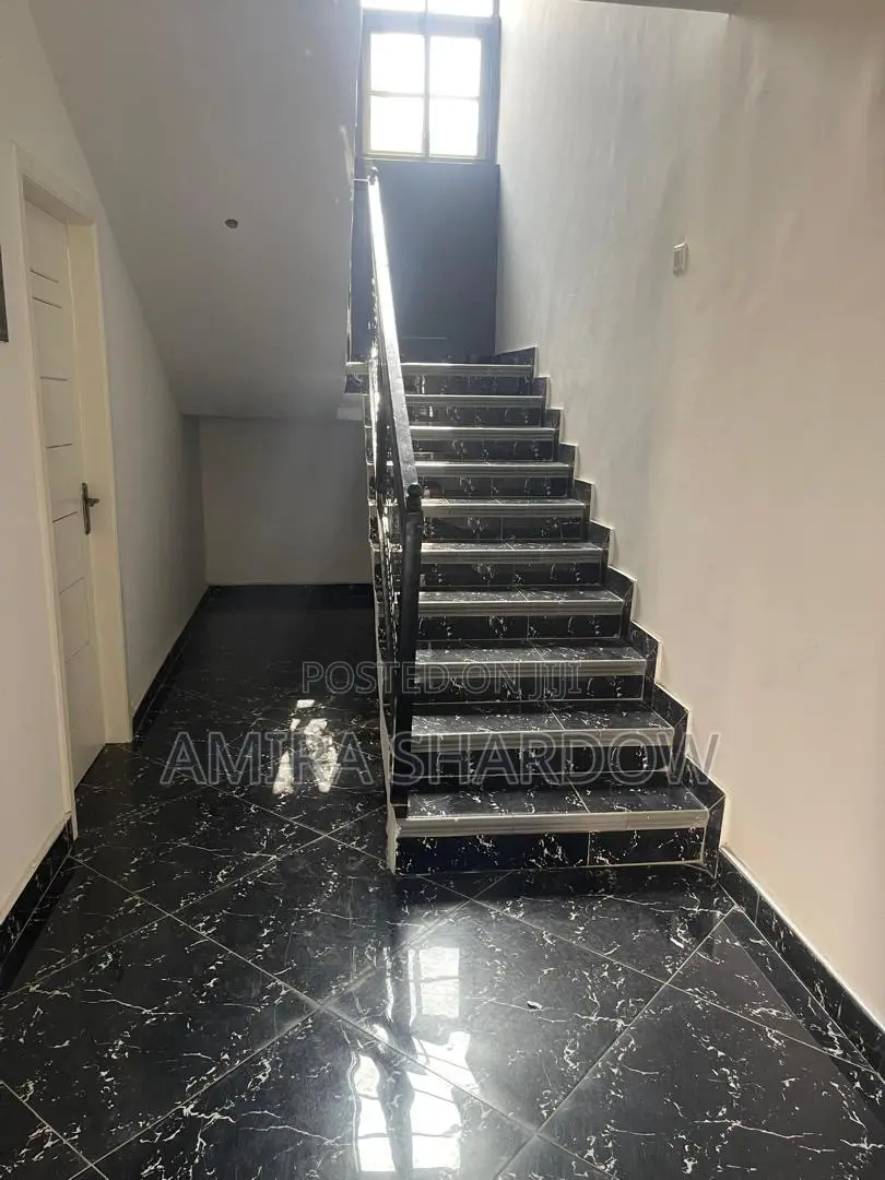 3bdrm House in Old Ashomang for rent