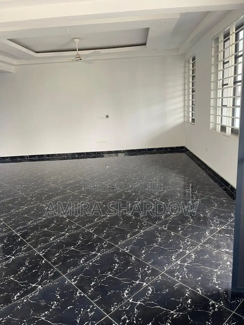 3bdrm House in Old Ashomang for rent