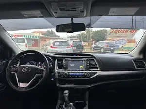 Toyota Highlander XLE V6 4x4 (3.5L 6cyl 6A) 2016 Gray